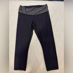 Reversible lululemon wunder under cropped leggings size 6